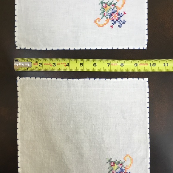 2 Vintage Hand Embroidered Ladies Hankies Handmade Handkerchiefs Cross Stitch - Picture 5 of 8